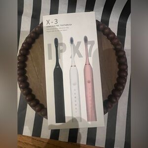 NWT 3 pack electric toothbrushes